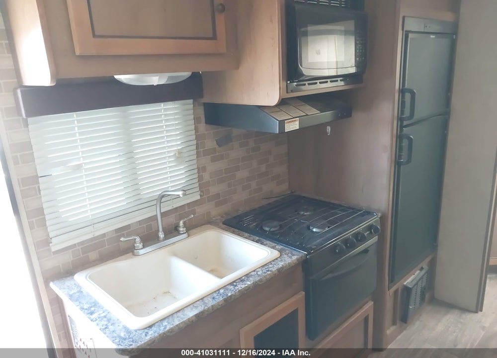 2015 SHDW 195W VIN: 5RXTD192XF1032532