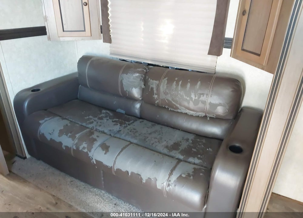 2015 SHDW 195W VIN: 5RXTD192XF1032532