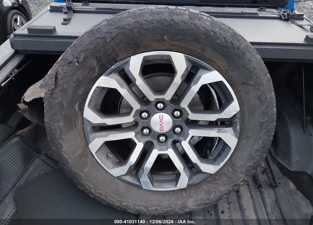 2023 GMC CANYON 4WD SHORT BOX AT4 VIN: 1GTP6DEK0P1176257