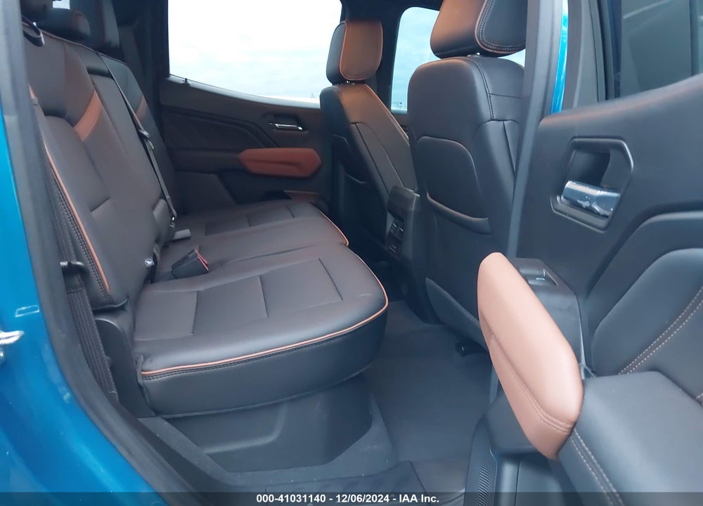 2023 GMC CANYON 4WD SHORT BOX AT4 VIN: 1GTP6DEK0P1176257