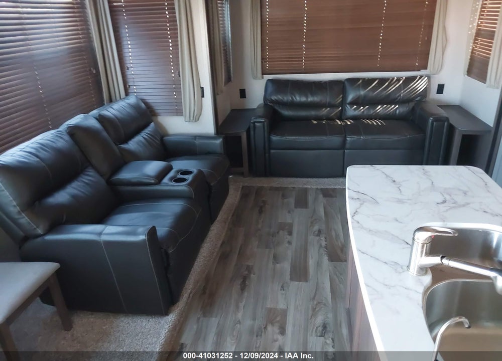 2019 KEYSTONE OTHER VIN: 4YDT39F25KW260523