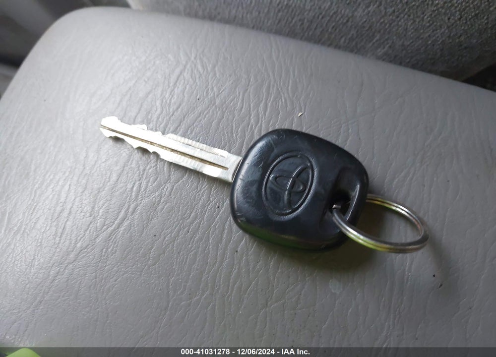 2008 TOYOTA COROLLA CE VIN: 2T1BR32E28C899745