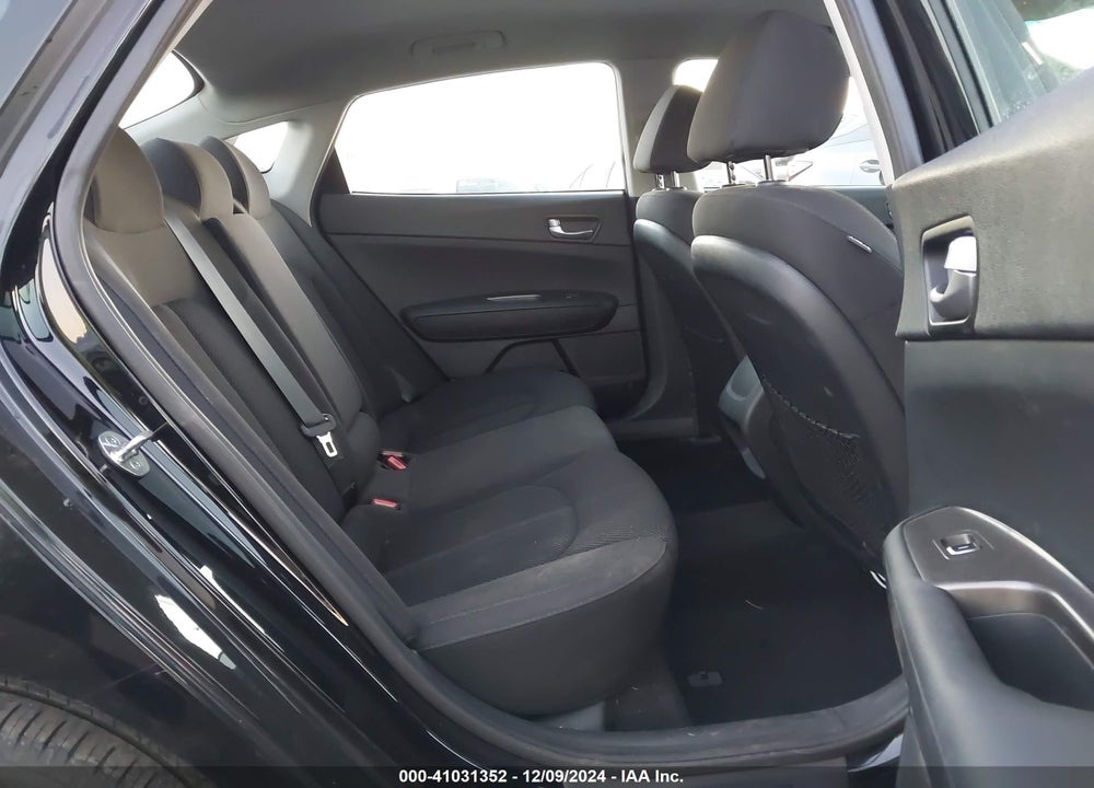 2019 KIA OPTIMA LX VIN: 5XXGT4L35KG362684