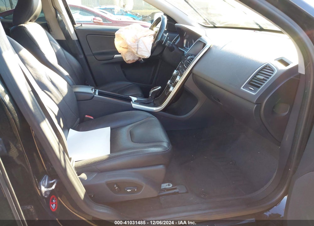 2015 VOLVO XC60 VIN: YV4902RK1F2692206