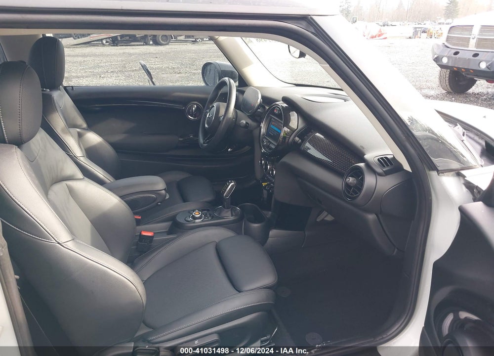 2021 MINI SE HARDTOP COOPER VIN: WMWXP3C02M2P17420