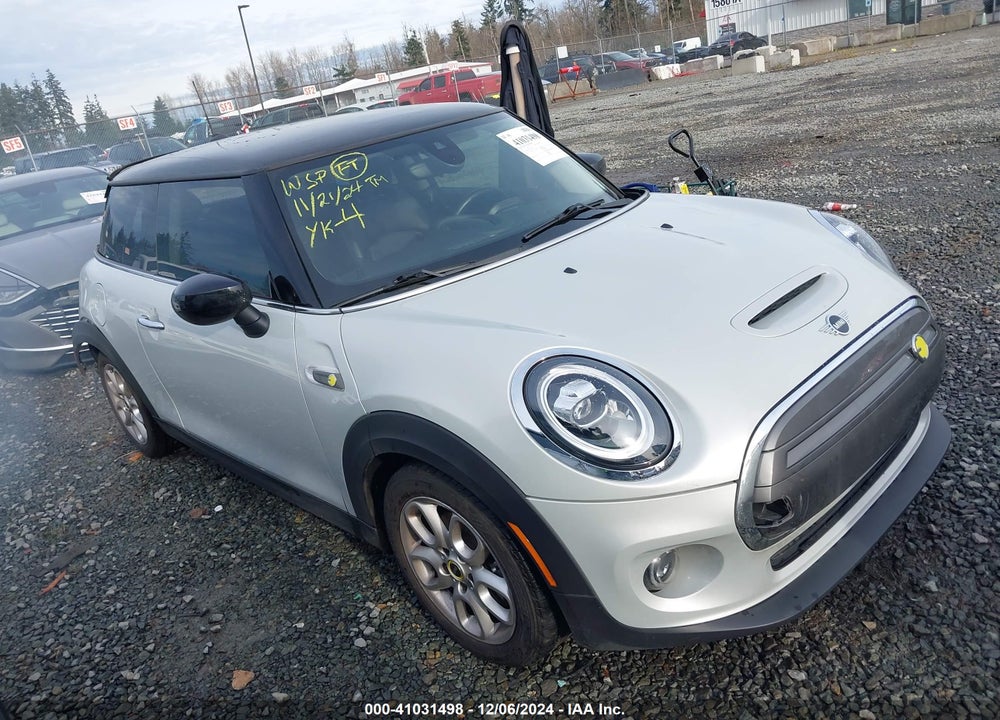 2021 MINI SE HARDTOP COOPER VIN: WMWXP3C02M2P17420