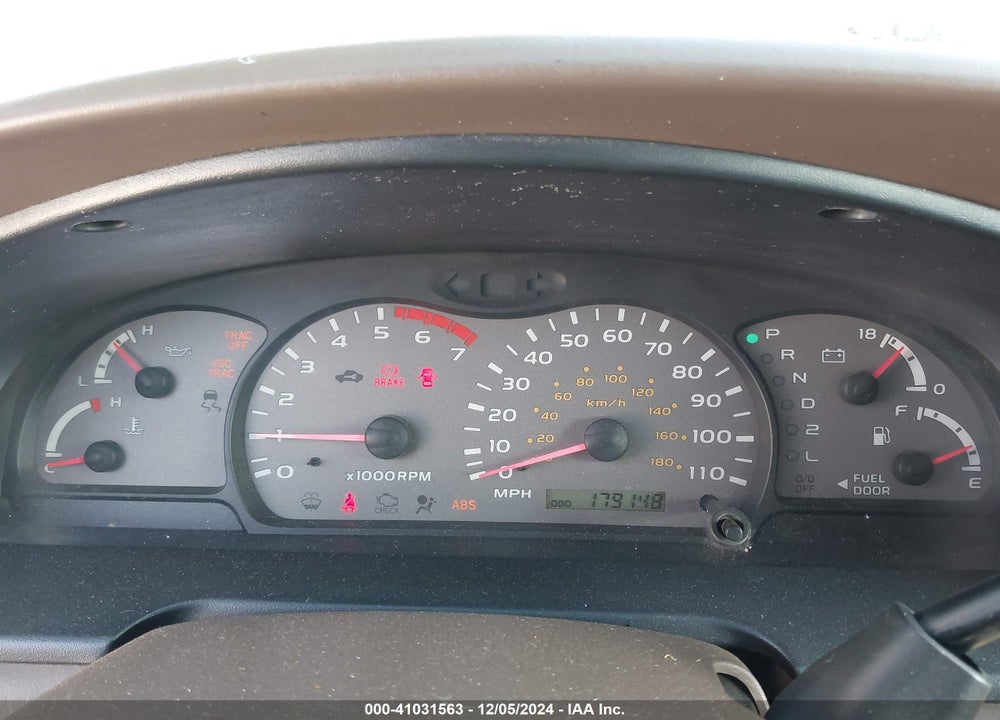 2001 TOYOTA SEQUOIA SR5 VIN: 5TDZT34A81S025388