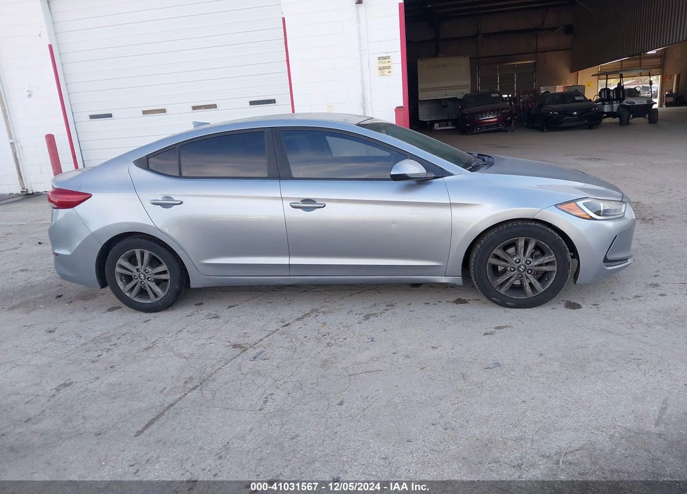 2017 HYUNDAI ELANTRA SE VIN: 5NPD74LF7HH173498