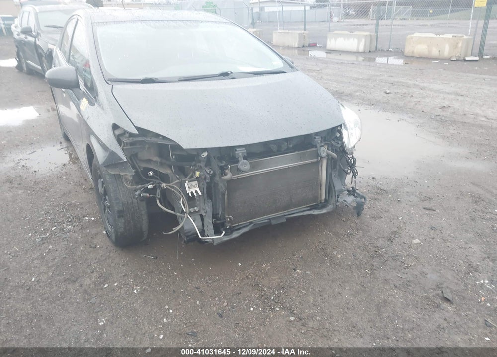 2013 TOYOTA PRIUS TWO VIN: JTDKN3DU8D5653189