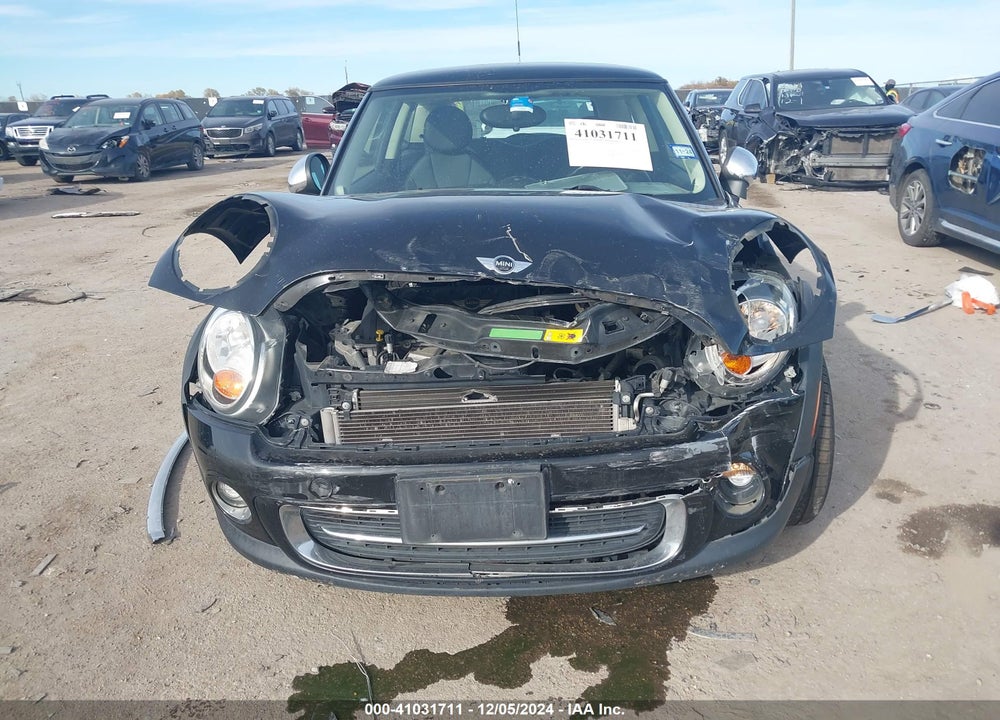 2011 MINI COOPER VIN: WMWSU3C55BT096938