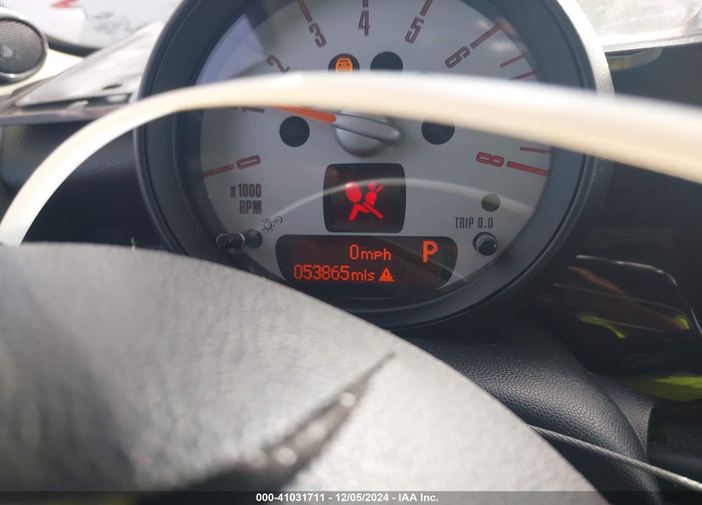2011 MINI COOPER VIN: WMWSU3C55BT096938