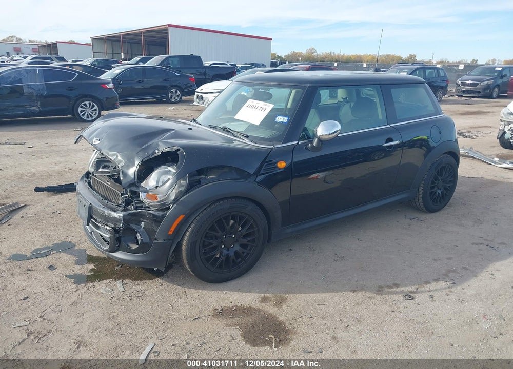 2011 MINI COOPER VIN: WMWSU3C55BT096938
