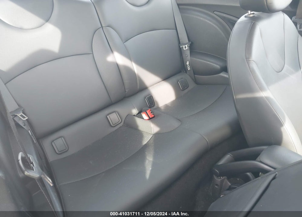 2011 MINI COOPER VIN: WMWSU3C55BT096938
