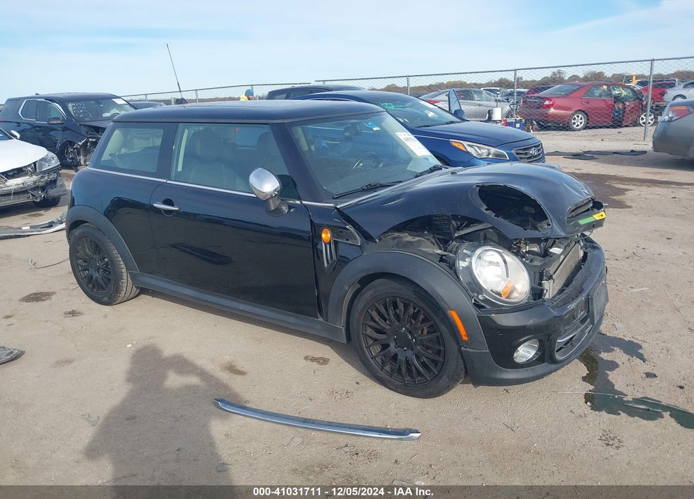 2011 MINI COOPER VIN: WMWSU3C55BT096938