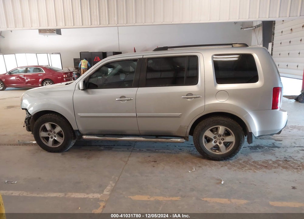 2011 HONDA PILOT EX-L VIN: 5FNYF3H51BB033208