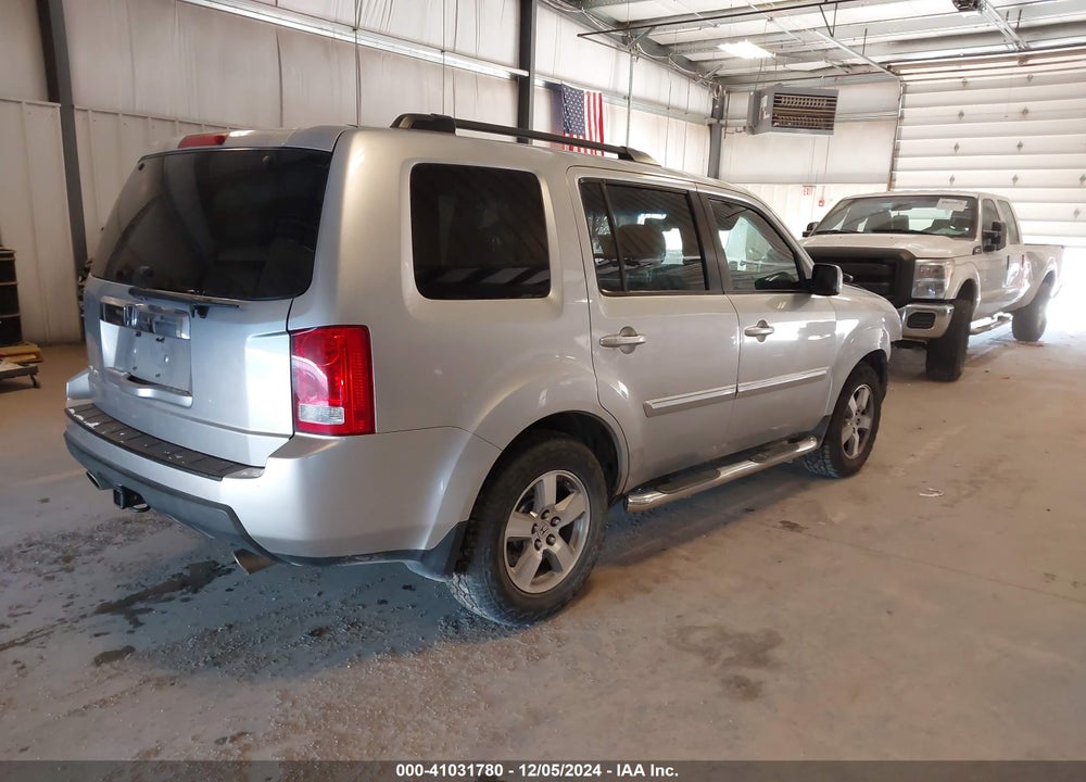 2011 HONDA PILOT EX-L VIN: 5FNYF3H51BB033208