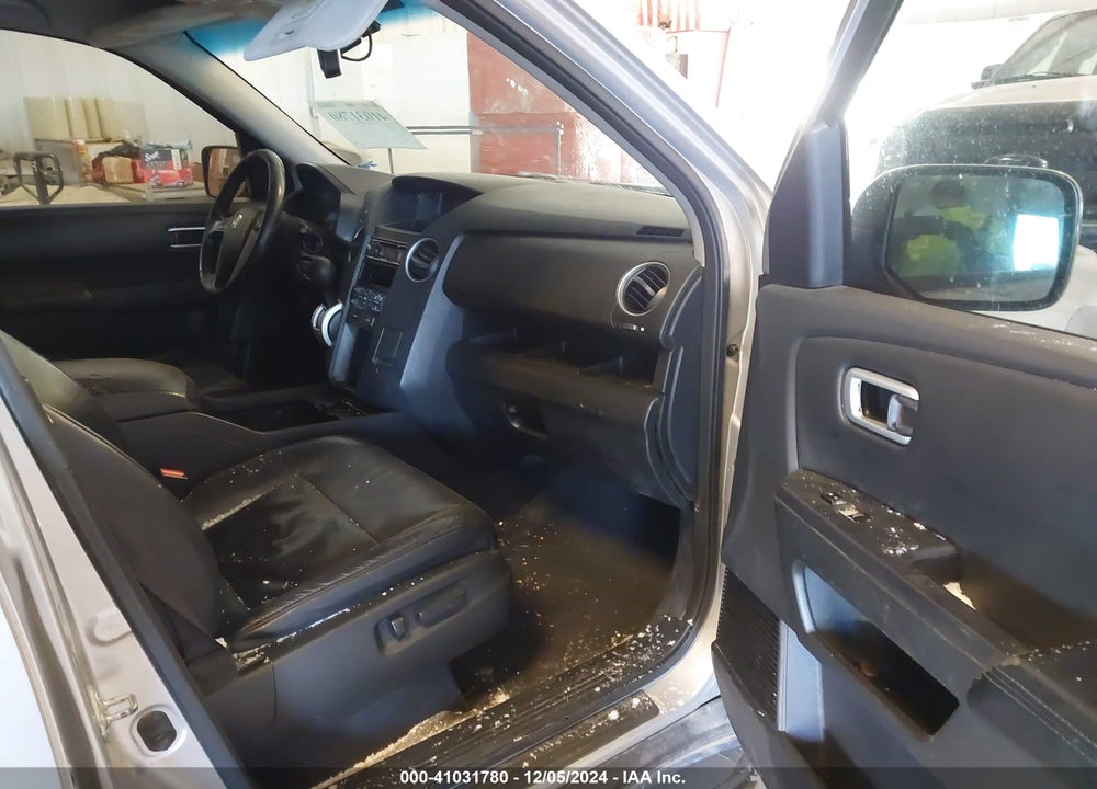 2011 HONDA PILOT EX-L VIN: 5FNYF3H51BB033208
