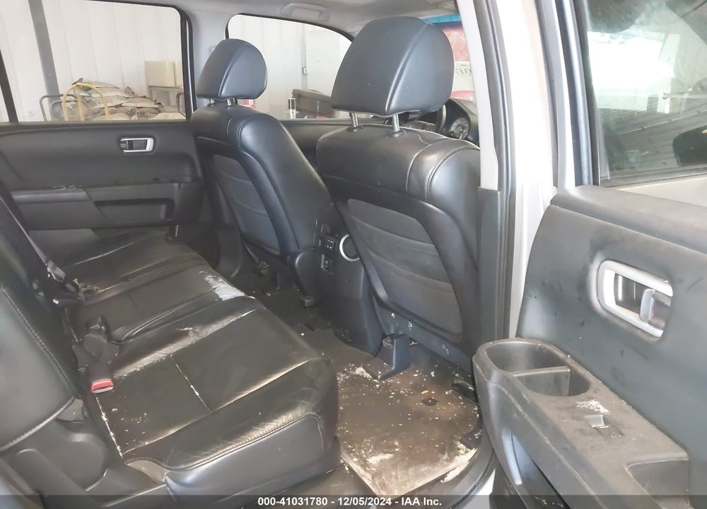 2011 HONDA PILOT EX-L VIN: 5FNYF3H51BB033208