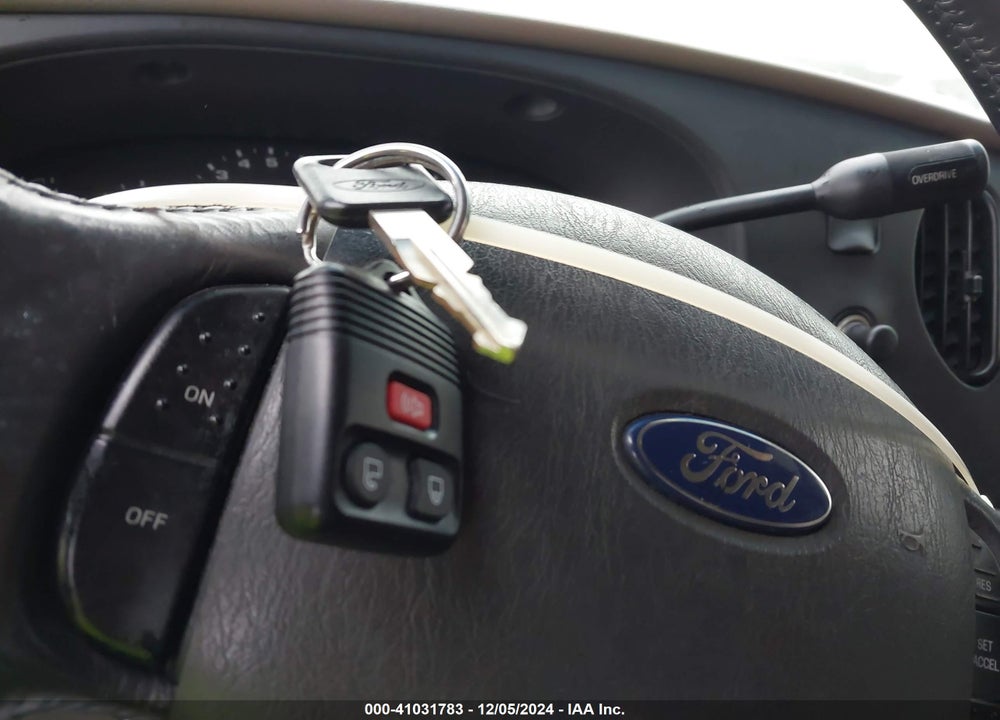 2005 FORD E-250 RECREATIONAL VIN: 1FDNE24L25HB39106