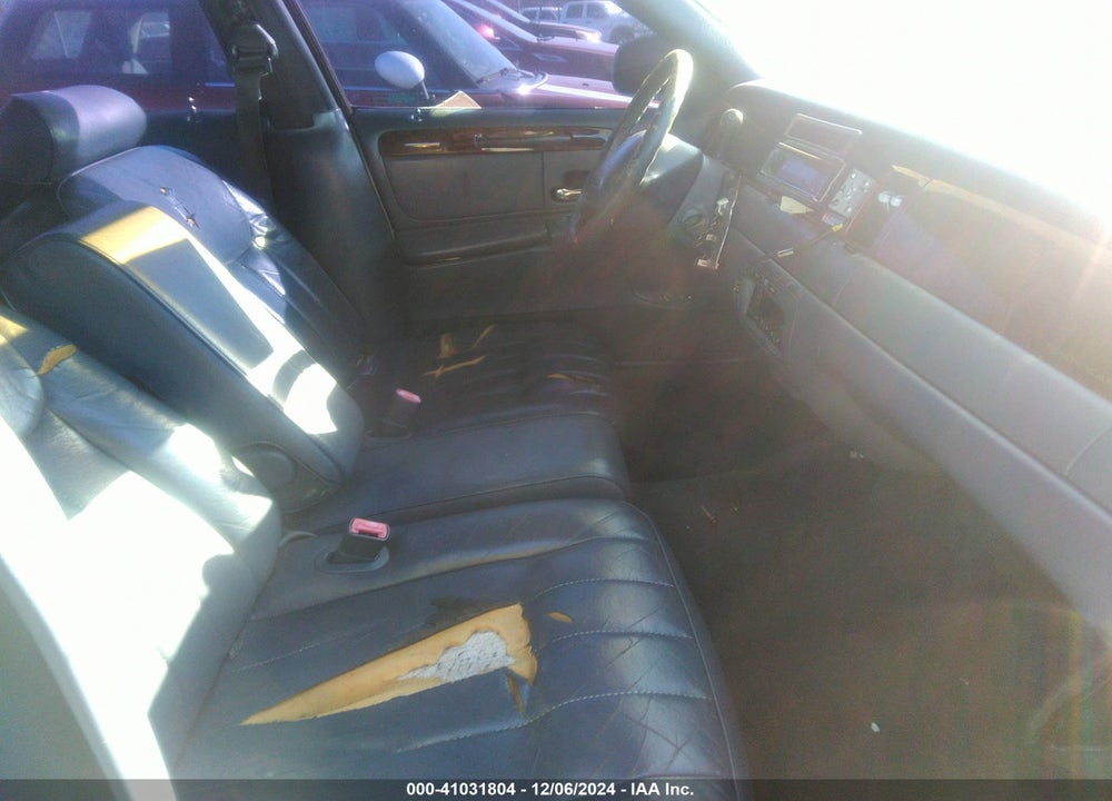 1998 LINCOLN TOWN CAR EXECUTIVE VIN: 1LNFM81W7WY638168