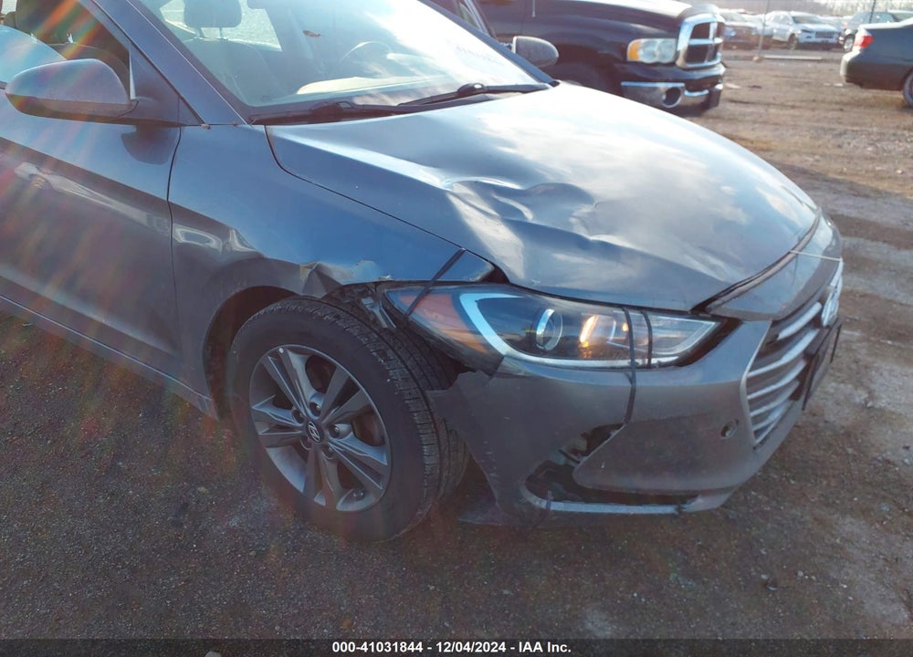 2018 HYUNDAI ELANTRA SEL VIN: 5NPD84LF4JH368090
