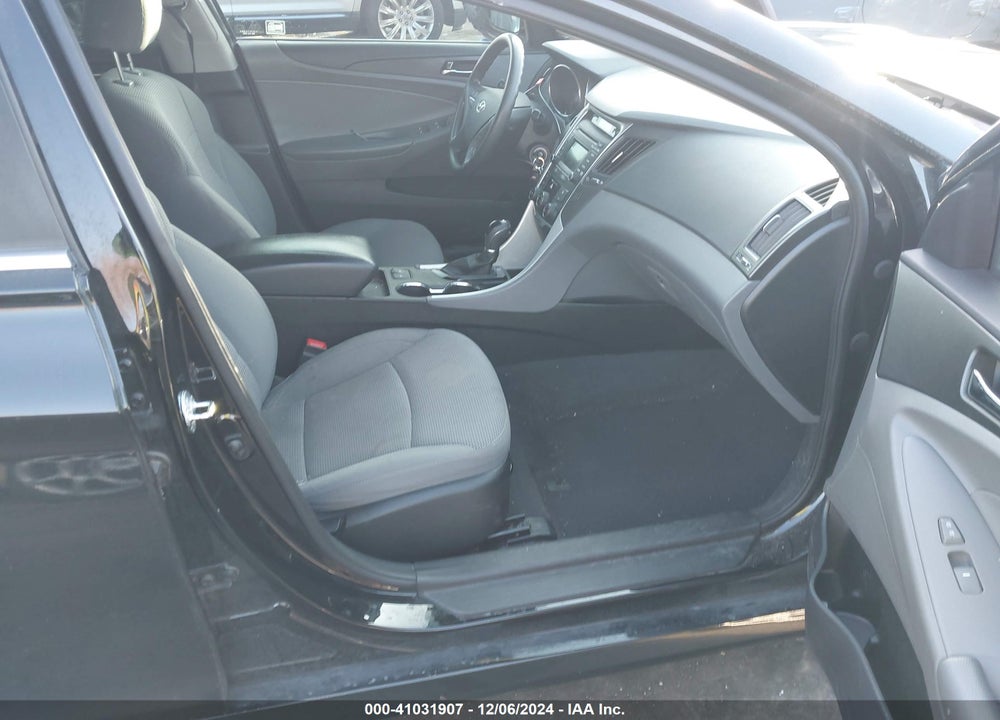 2014 HYUNDAI SONATA GLS VIN: 5NPEB4AC1EH880555