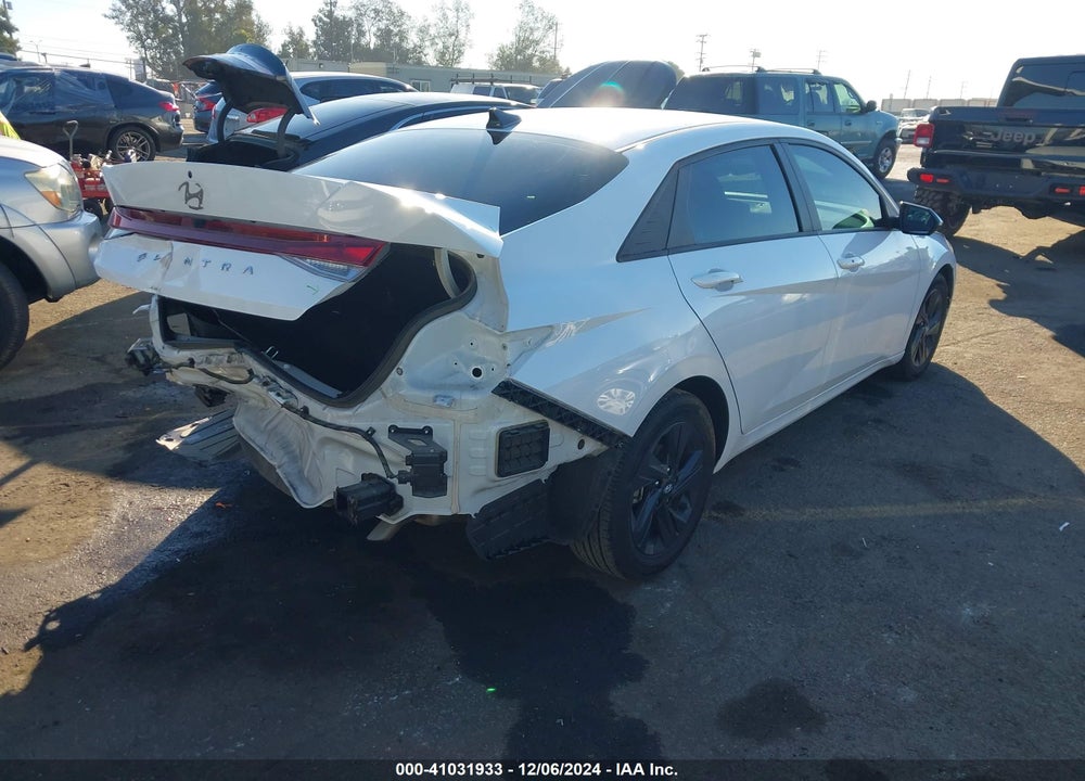 2022 HYUNDAI ELANTRA SEL VIN: 5NPLM4AG2NH079637