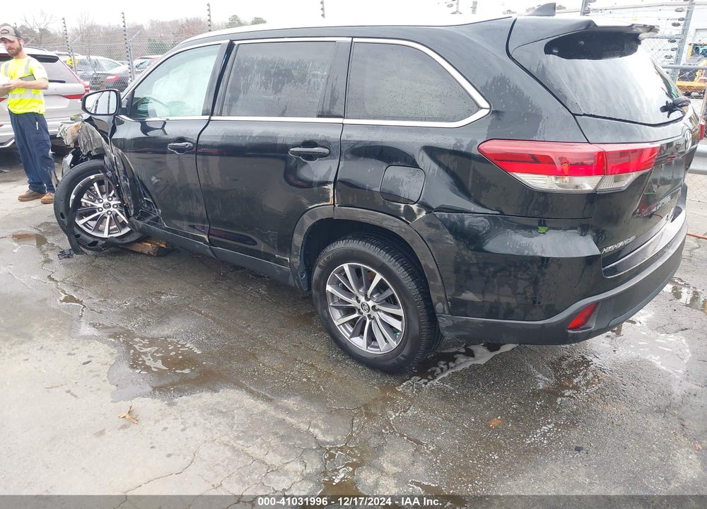 2019 TOYOTA HIGHLANDER XLE VIN: 5TDKZRFH9KS566223