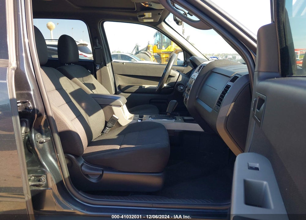 2009 FORD ESCAPE XLT VIN: 1FMCU93GX9KC38658