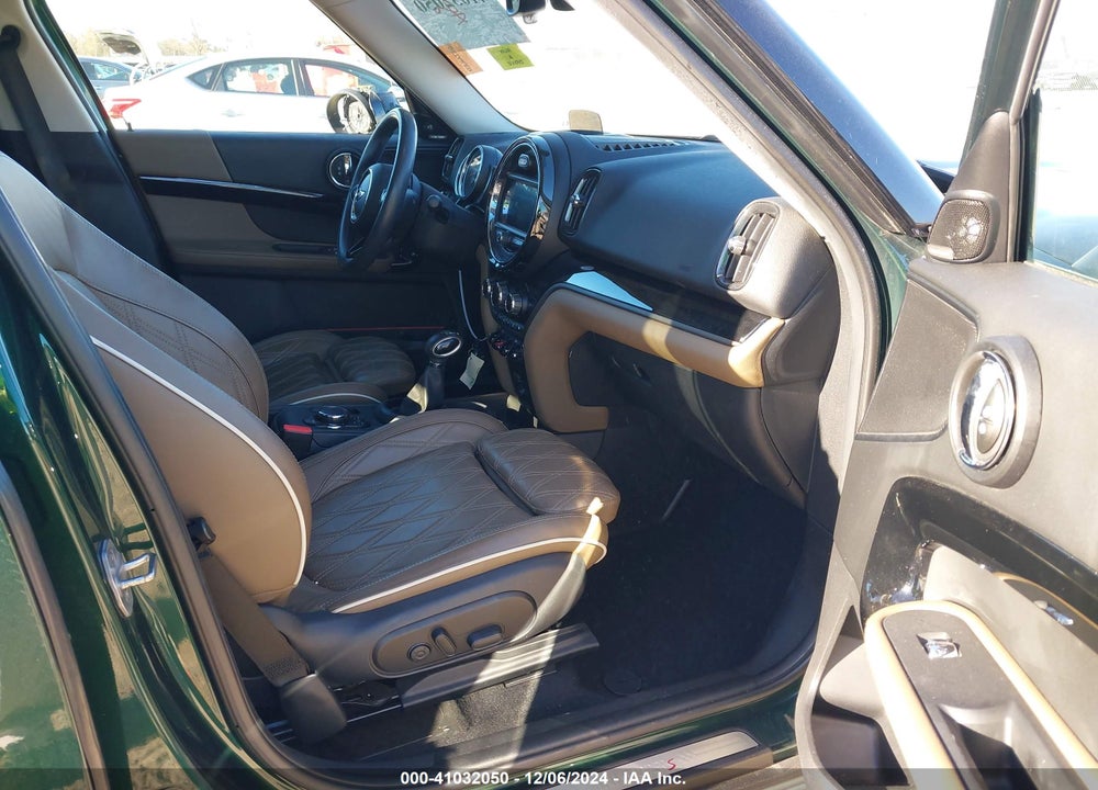 2018 MINI COUNTRYMAN COOPER S VIN: WMZYT5C39J3E62525