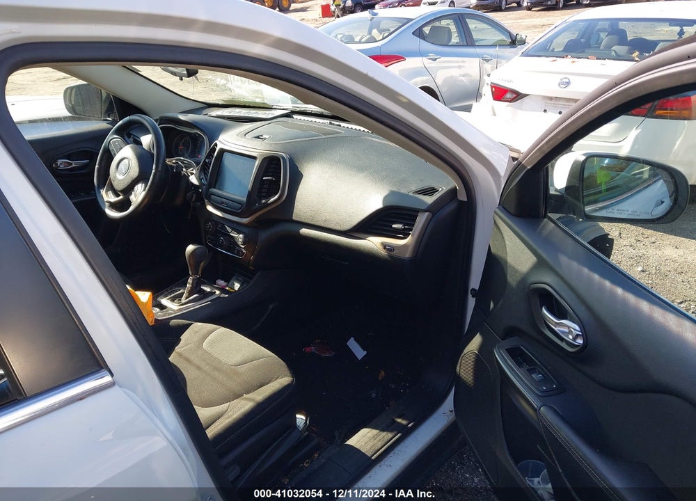 2015 JEEP CHEROKEE LATITUDE VIN: 1C4PJLCB9FW782959
