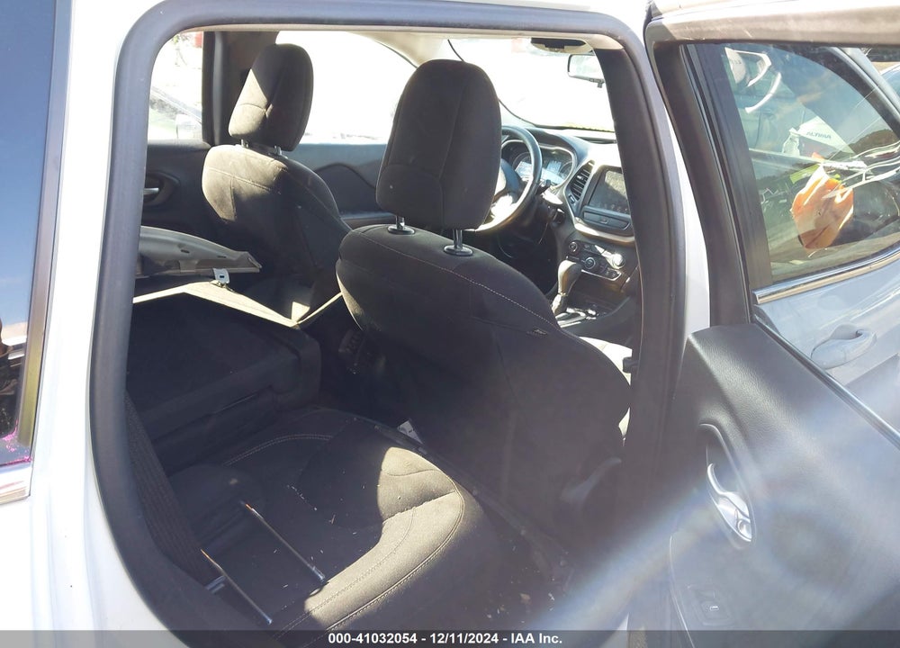 2015 JEEP CHEROKEE LATITUDE VIN: 1C4PJLCB9FW782959