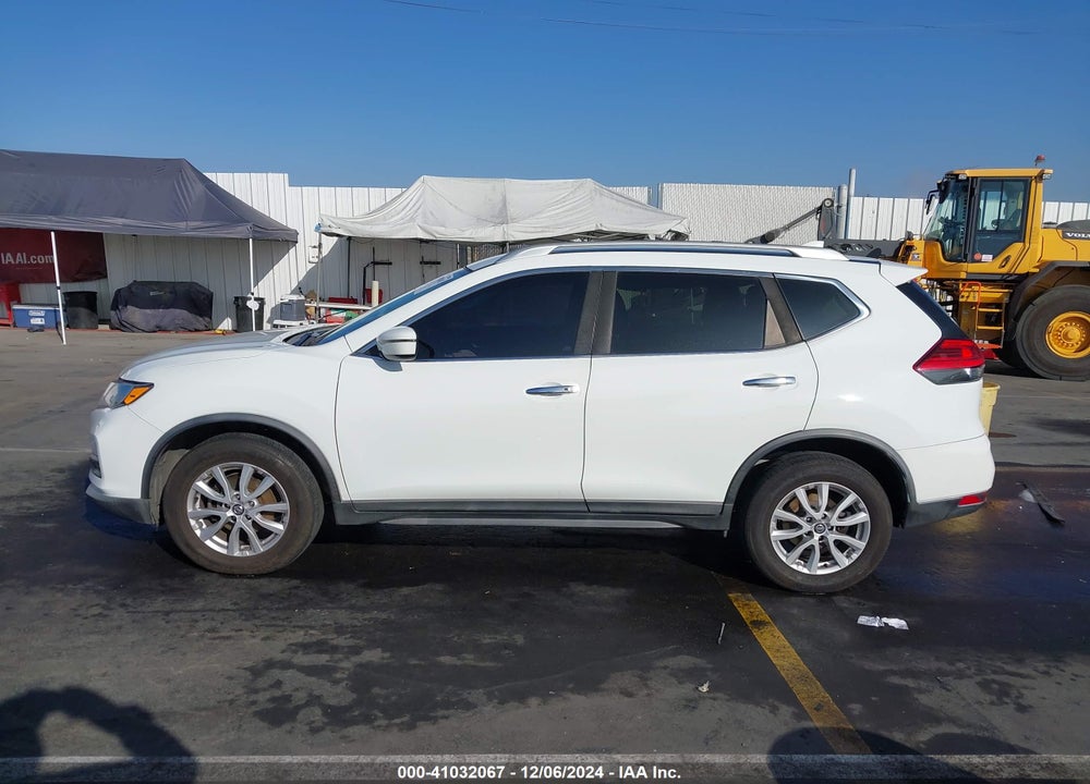 2017 NISSAN ROGUE SV VIN: KNMAT2MVXHP569017