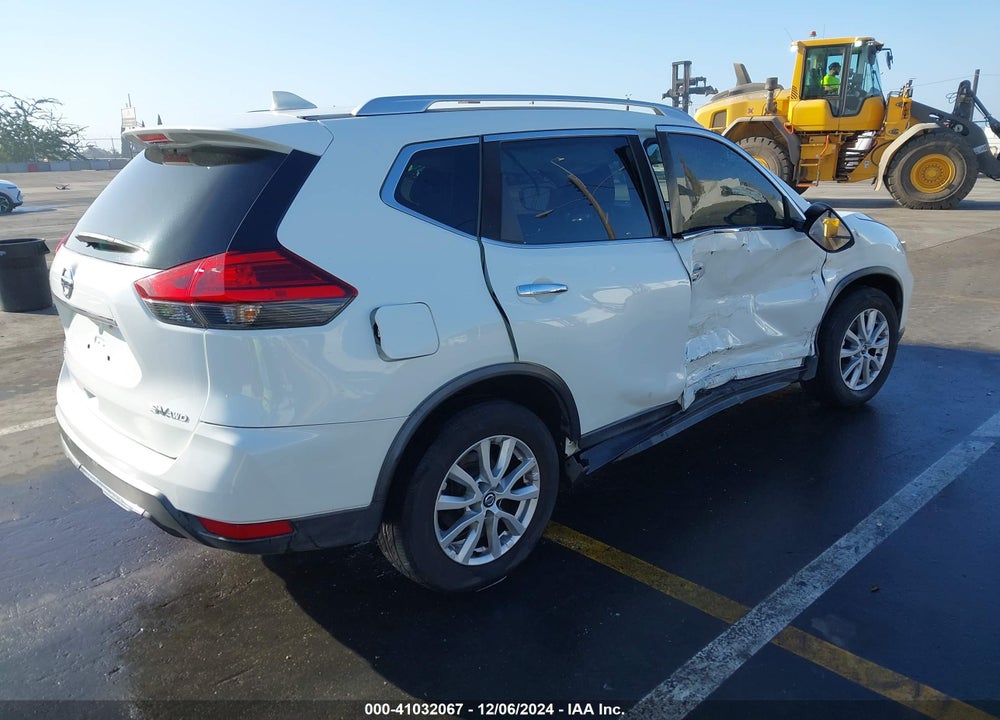 2017 NISSAN ROGUE SV VIN: KNMAT2MVXHP569017
