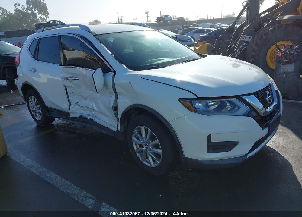 2017 NISSAN ROGUE SV VIN: KNMAT2MVXHP569017