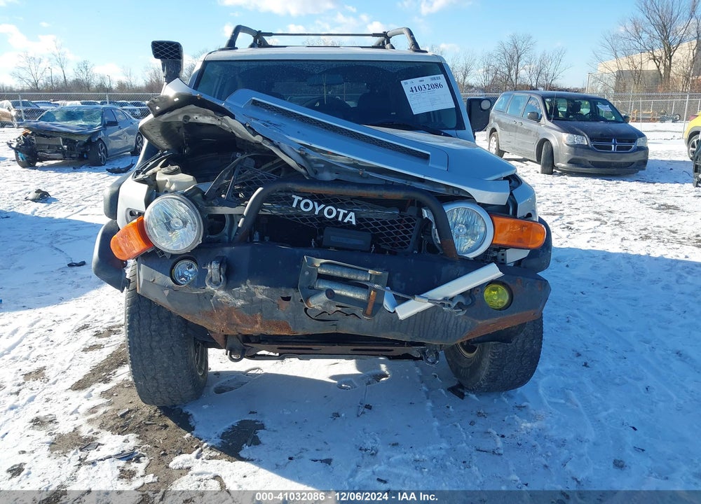 2007 TOYOTA FJ CRUISER VIN: JTEBU11F370083239