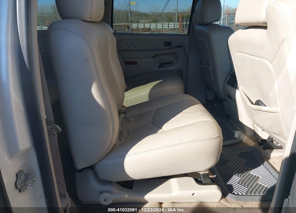 2005 CADILLAC ESCALADE ESV PLATINUM EDITION VIN: 3GYFK66N95G259657