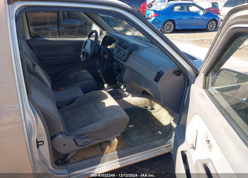 2000 NISSAN FRONTIER XE VIN: 1N6DD26S7YC302256