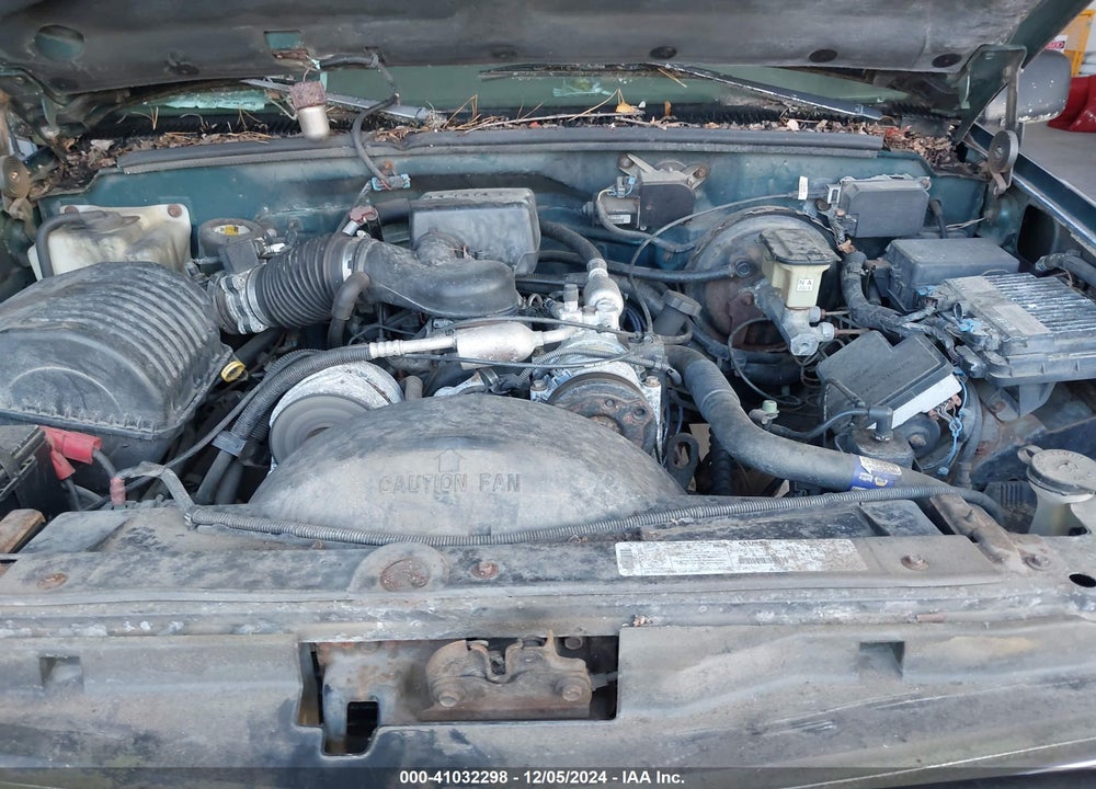 1998 CHEVROLET TAHOE LS VIN: 1GNEK13RXWJ300834