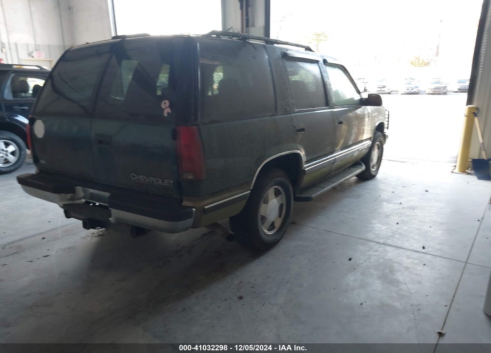1998 CHEVROLET TAHOE LS VIN: 1GNEK13RXWJ300834