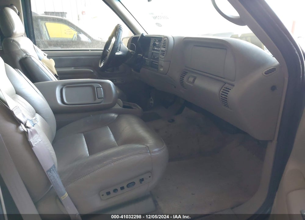1998 CHEVROLET TAHOE LS VIN: 1GNEK13RXWJ300834