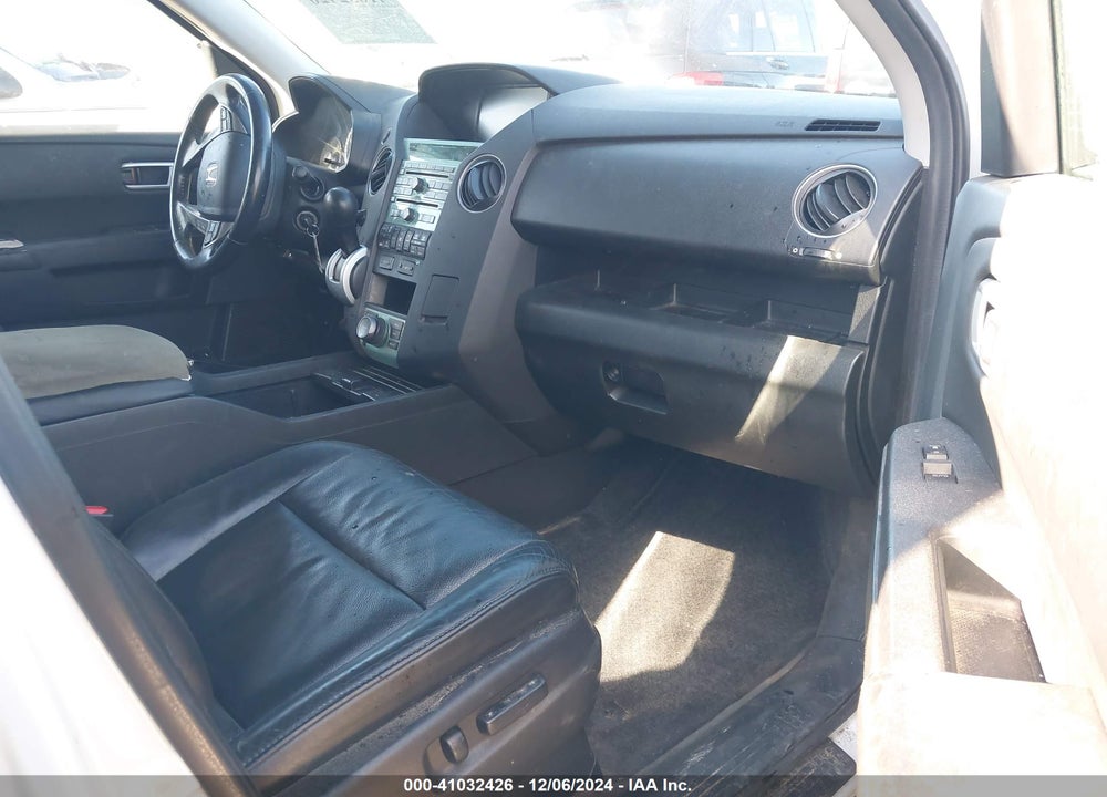 2011 HONDA PILOT TOURING VIN: 5FNYF3H99BB045951