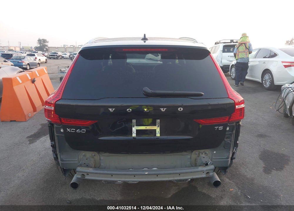 2021 VOLVO XC60 T5 MOMENTUM VIN: YV4102DK5M1860212