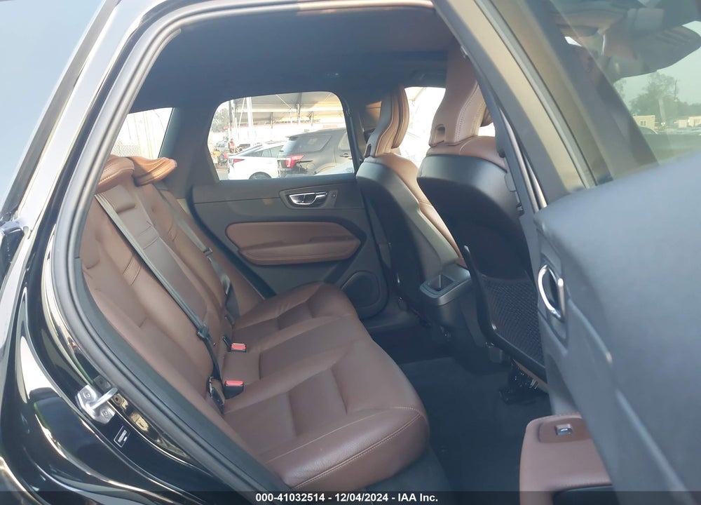 2021 VOLVO XC60 T5 MOMENTUM VIN: YV4102DK5M1860212
