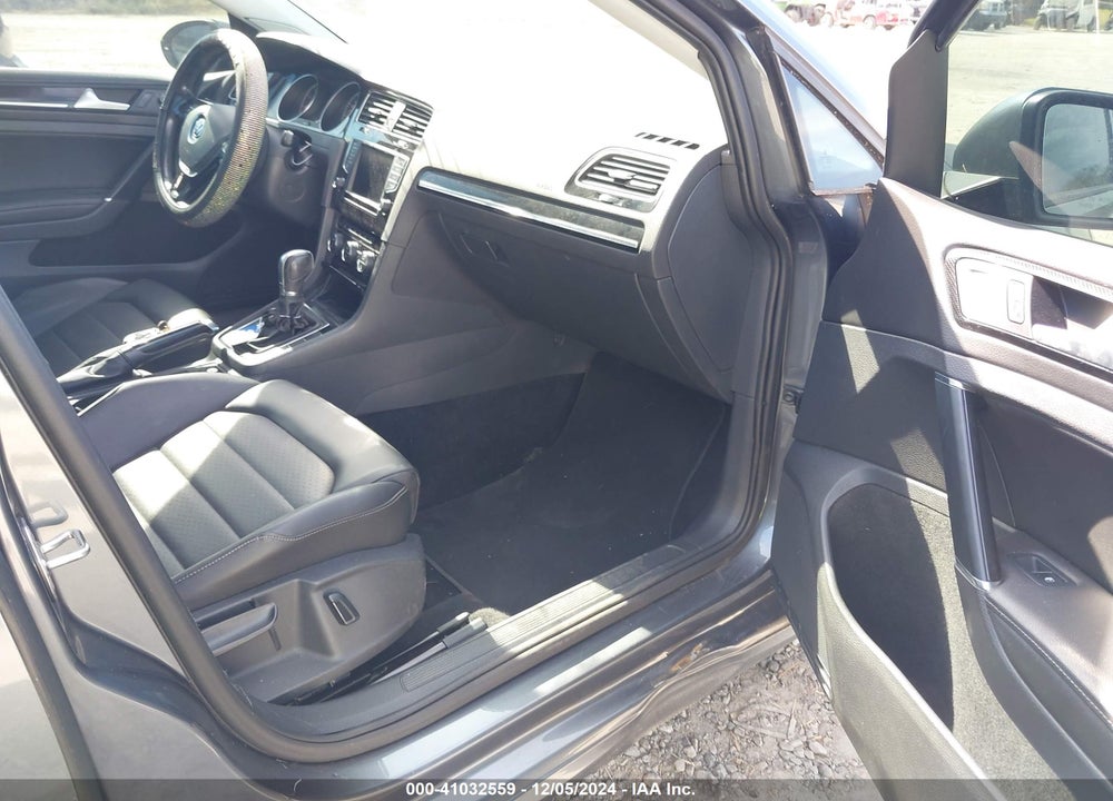 2017 VOLKSWAGEN GOLF TSI S 4-DOOR/TSI SE 4-DOOR/TSI SEL 4-DOOR/TSI WOLFSBURG EDITION 4-DOOR VIN: 3VW217AU3HM072588