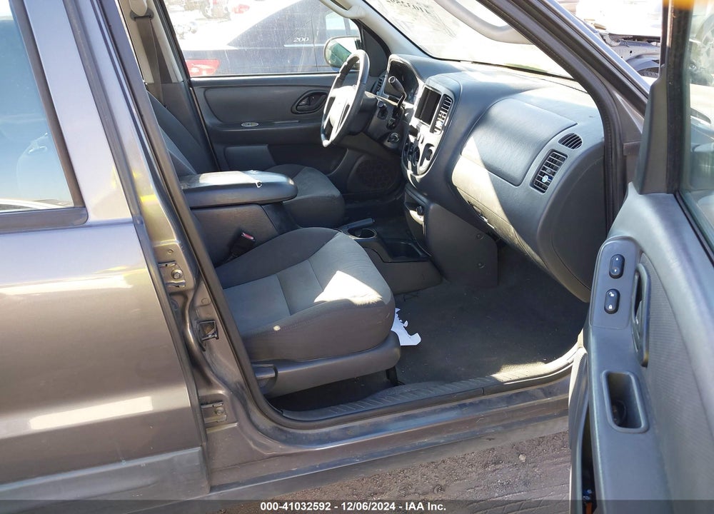2004 FORD ESCAPE XLS VIN: 1FMYU02194KA14904