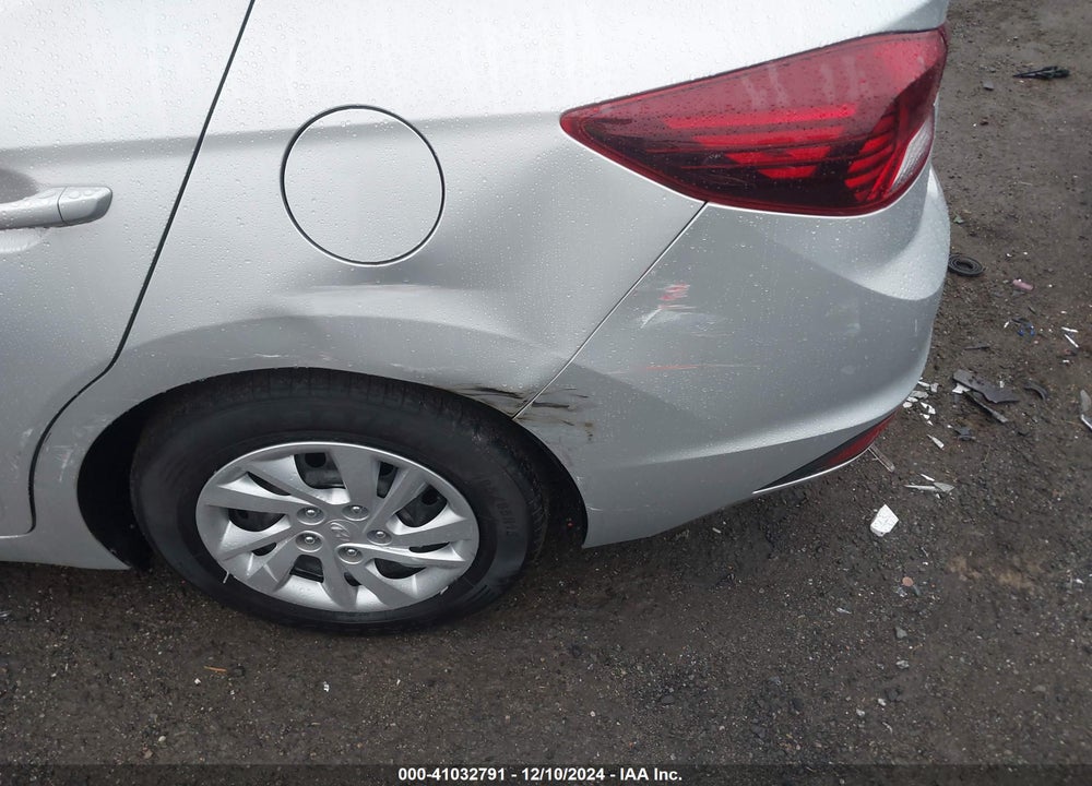 2019 HYUNDAI ELANTRA SE VIN: 5NPD74LF6KH452531