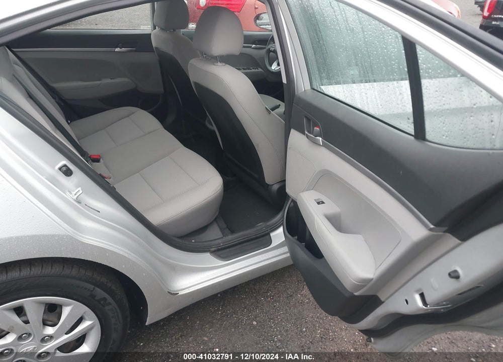 2019 HYUNDAI ELANTRA SE VIN: 5NPD74LF6KH452531