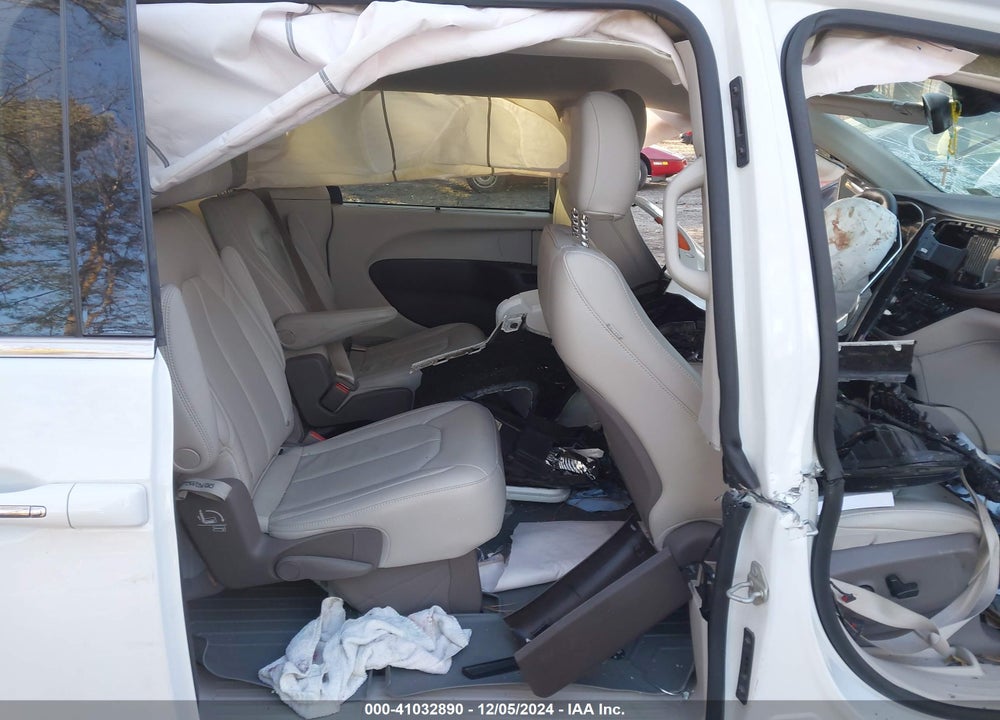 2021 CHRYSLER PACIFICA TOURING L VIN: 2C4RC1BG5MR598984