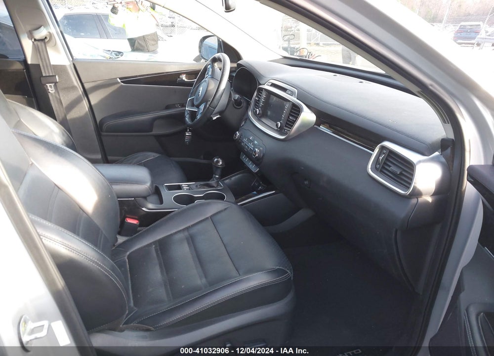 2017 KIA SORENTO 2.0T EX VIN: 5XYPHDA18HG286689